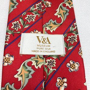 Victoria & Albert Museum Silk Tie London